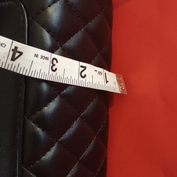 Black quilted evening bag with silver chain handle and metal fold over clasp - Picture 3 of 6